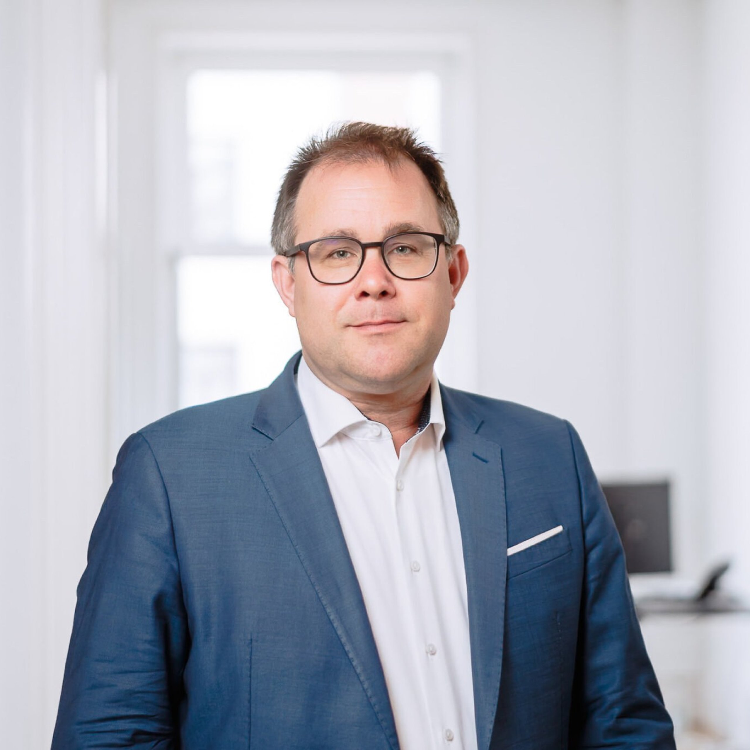 Portraitfoto von Prof. Dr. Tilman Reichling, Fachanwalt für Strafrecht in der Kanzlei Reichling Corsten in Frankfurt am Main.
